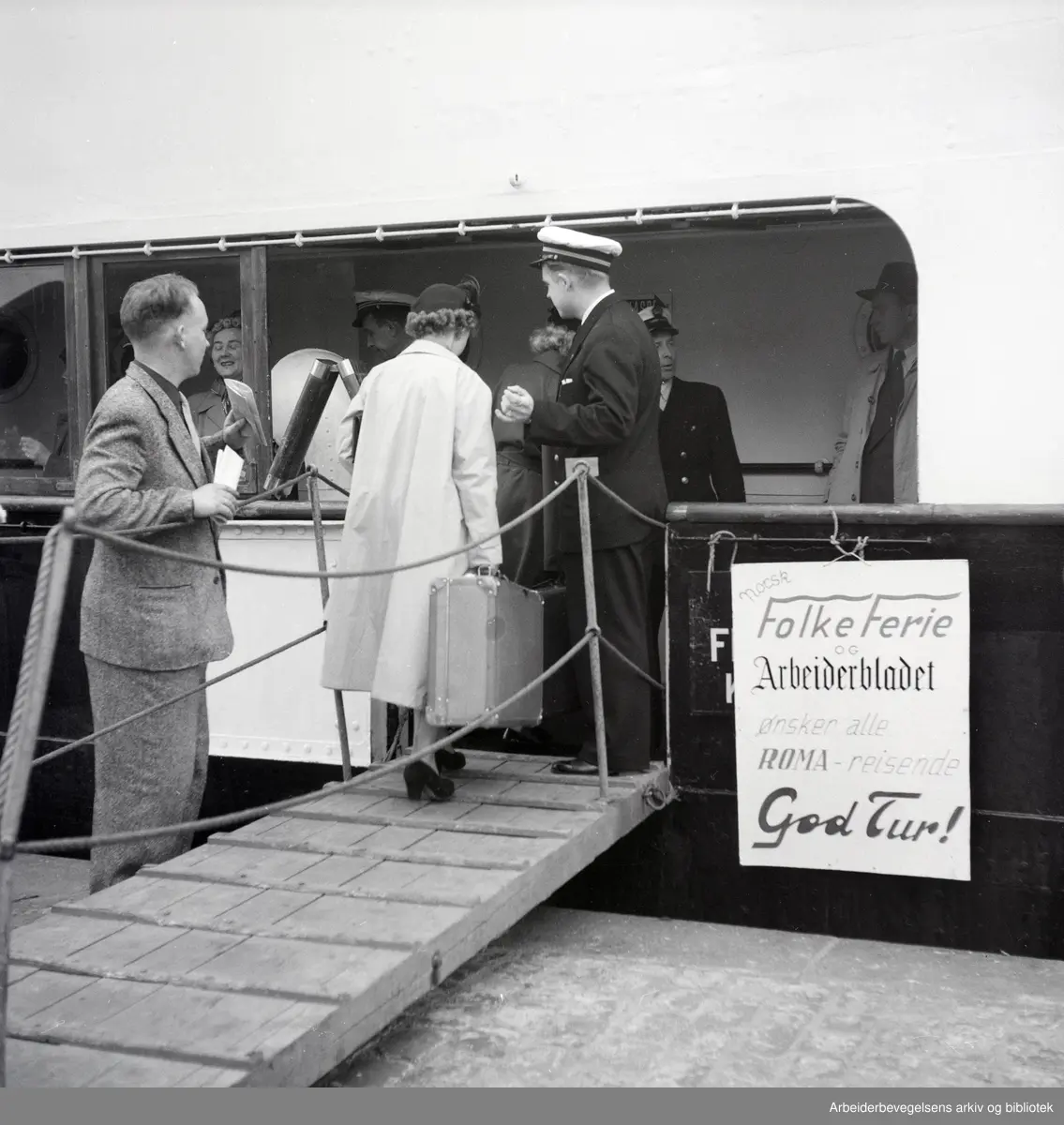 Norsk Folkeferie arrangerte tur til Roma i samarbeid med Arbeiderbladet. Mai 1953