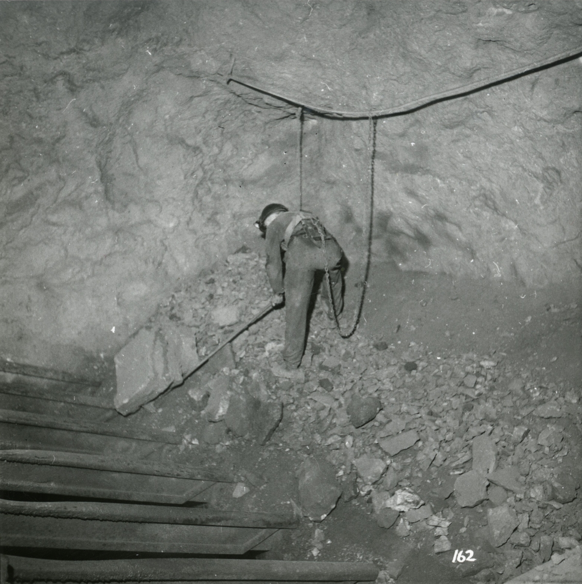 Arbeid på harpa i gruva.