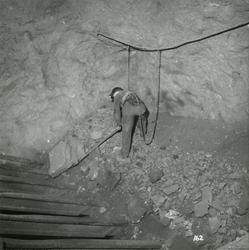 Arbeid på harpa i gruva.