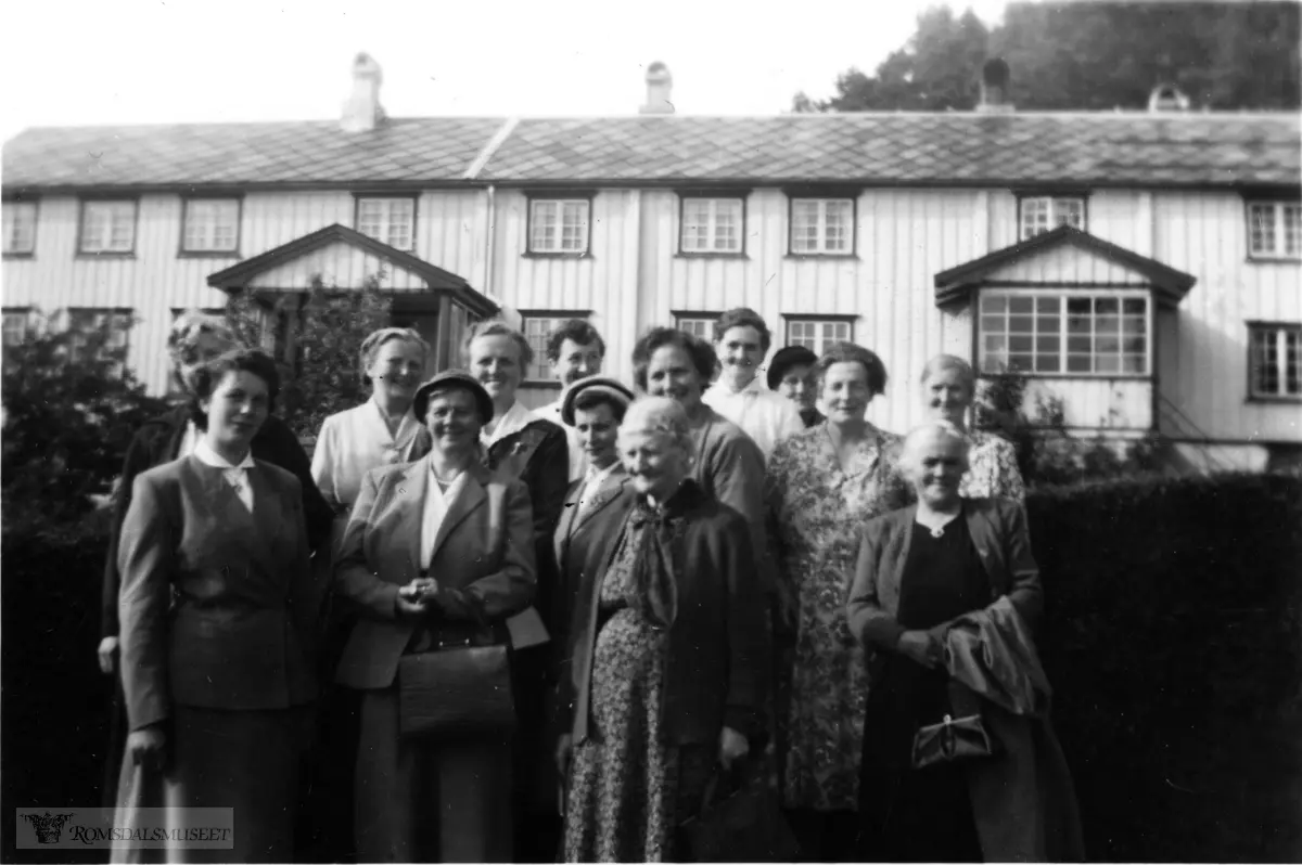 Fra Jonas Lied samlingen., "Husmorslaget i Eirisfjord: sommeren 1958"