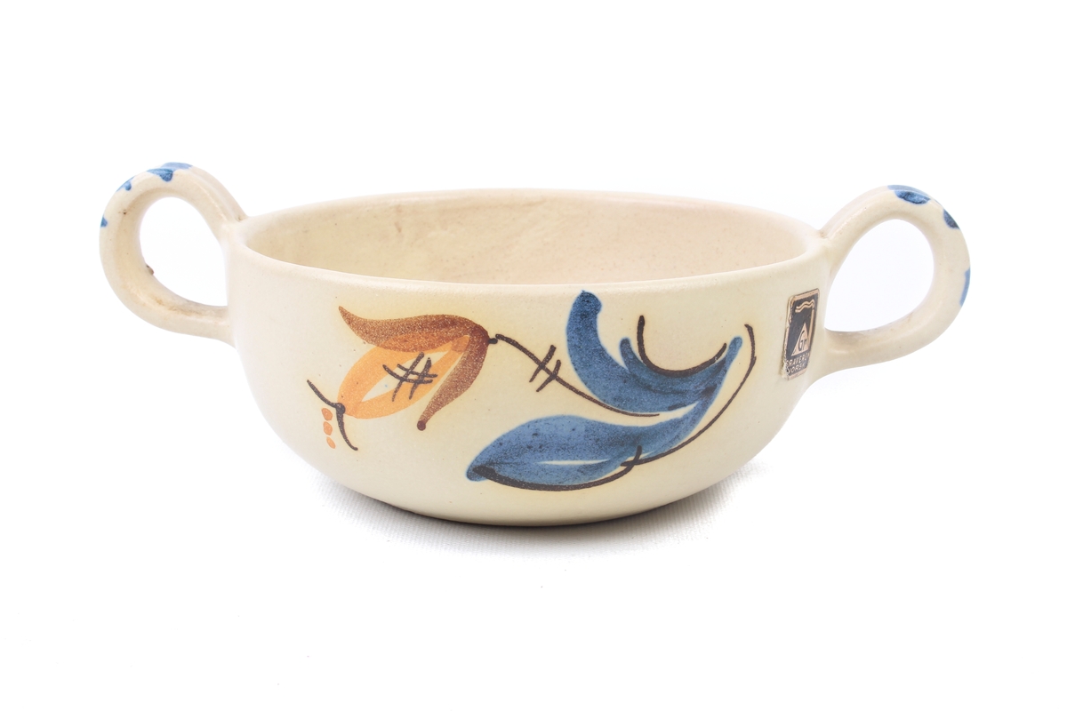 Sukkerskål med to hanker fra Graveren med dekor inspirert av rosemaling.