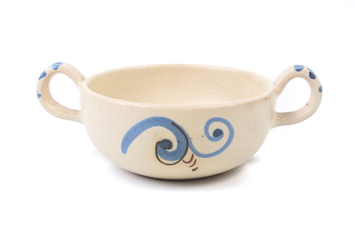 Sukkerskål med to hanker fra Graveren med dekor inspirert av rosemaling.