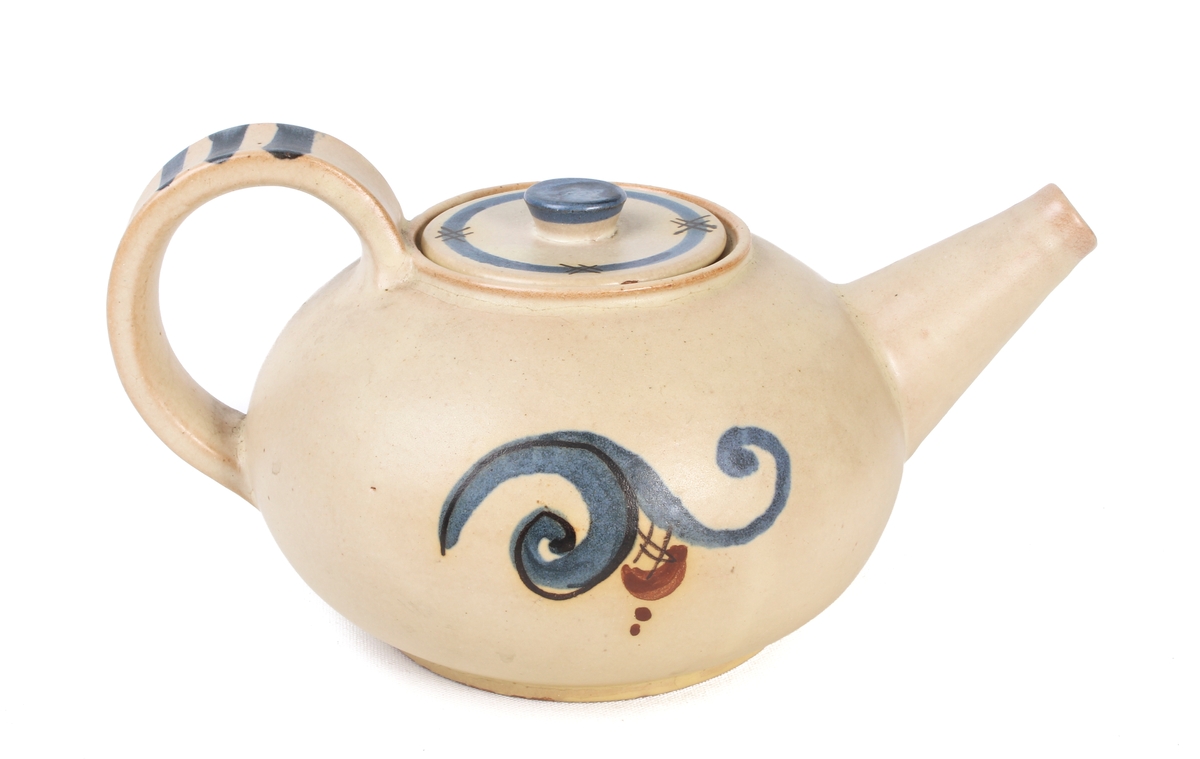 Kanne fra Graveren med dekor inspirert av rosemaling.