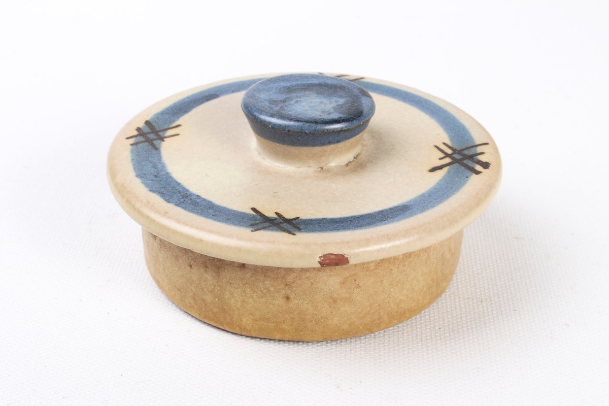 Lokk til tekanne fra Graveren med blå dekor.