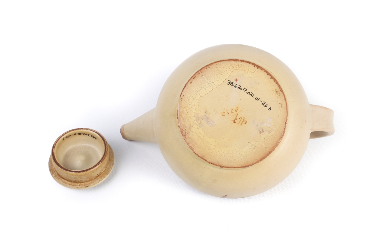 Kanne fra Graveren med dekor inspirert av rosemaling.