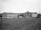 Cloettas nya fabrik i Ljungsbro under uppförande. Anläggningen stod klar 1902, vilket även får gälla för fototiden.