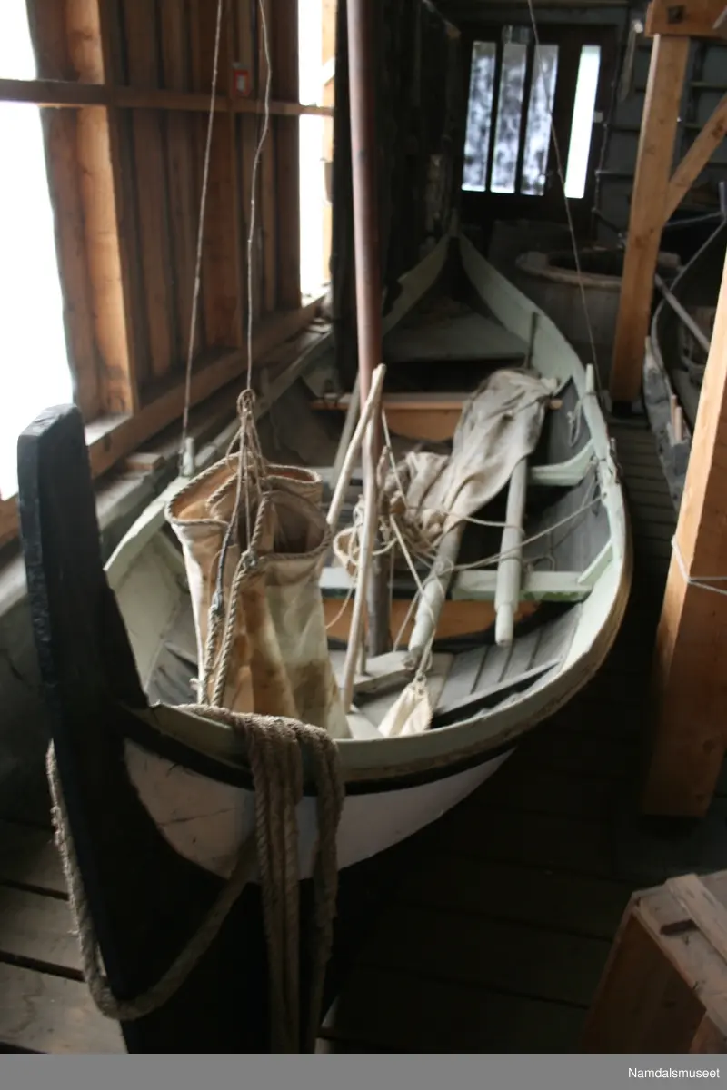 Færing av Bindalsfæringstypen. Med seil