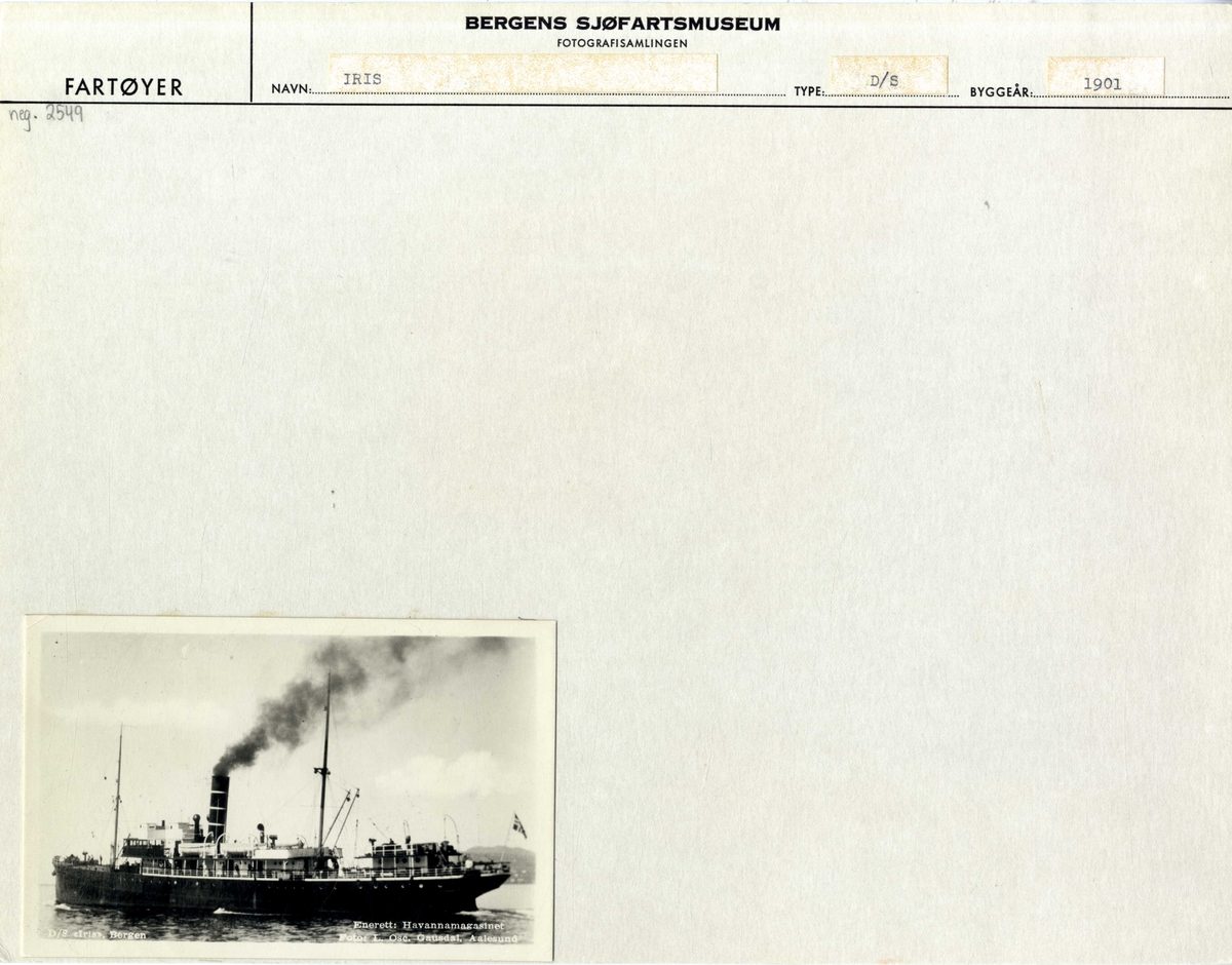 DS IRIS (1901) I nærheten av land.