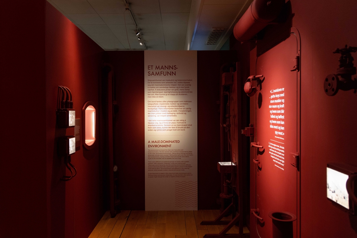 Dokumentasjonsfoto fra den midlertidige utstillingen "Skeive sjøfolk", Bergens Sjøfartsmuseum 28.10.2022-31.12.2023.