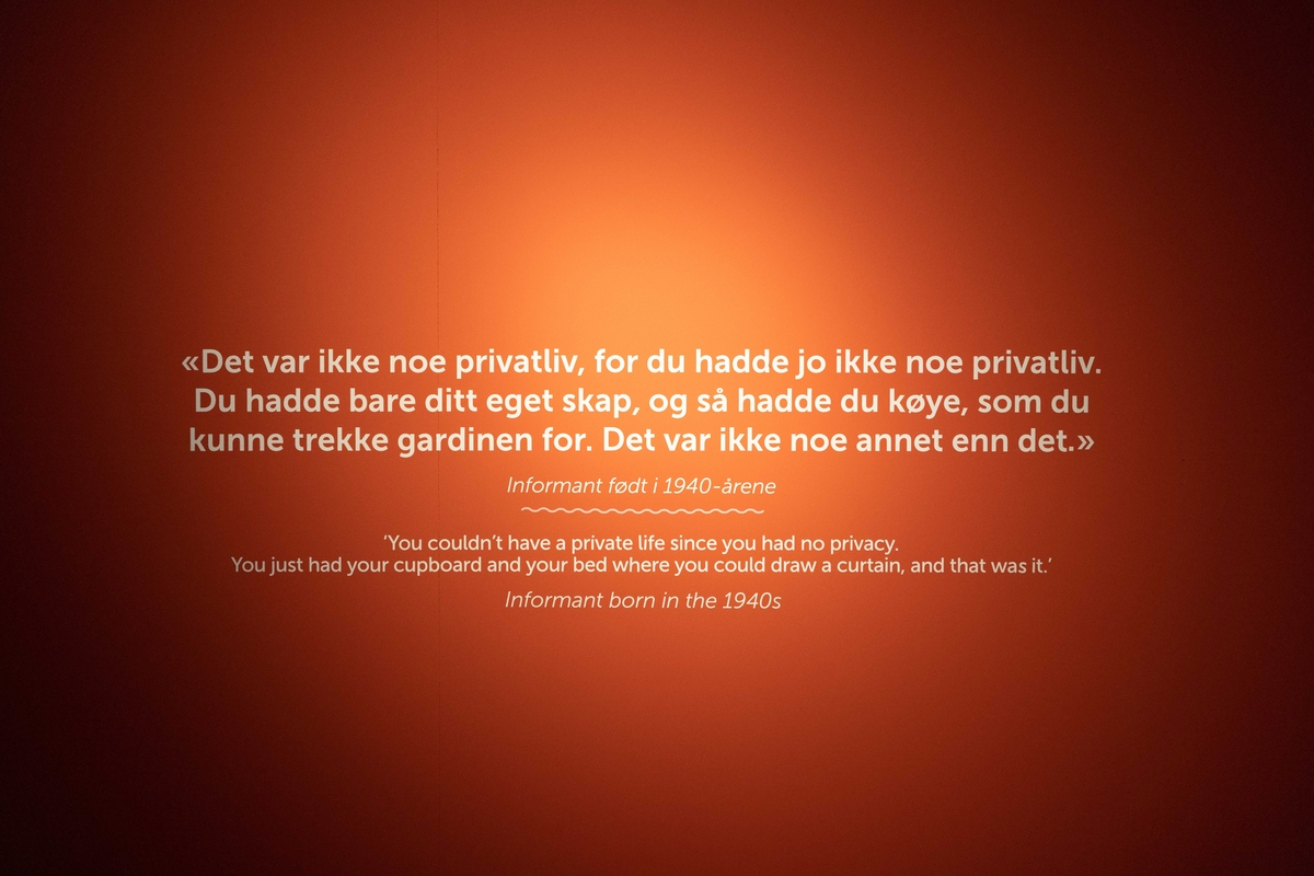 Dokumentasjonsfoto fra den midlertidige utstillingen "Skeive sjøfolk", Bergens Sjøfartsmuseum 28.10.2022-31.12.2023.