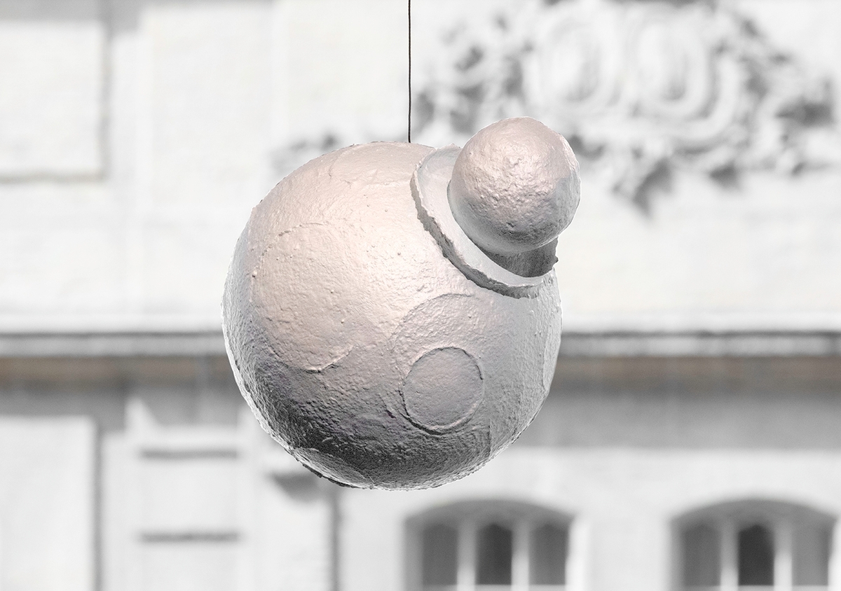 Stellar Core II er basert på bilder og målinger av de voldsomme prosessene som hele tiden foregår i stjernene. Energien som forløses i blant annet solstormer er visualisert ved at profane objekter som ballonger, avispapir og pappmasjé er plassert utenpå skulpturens kuleformede sentrum. Mens de lekne formene i Stellar Core II er gitt av indre prosesser i stjernens kjerne, blir den mindre, månelignende Lunar body (event) truffet av krefter utenfra. Formen endres av den ytre påvirkningen fra et annet himmellegeme. Sammen gir skulpturene fysisk form til forsøket på å forstå det ukjente. De er enkle å lese, samtidig som de åpner for at betrakteren kan fylle inn en egen historie.