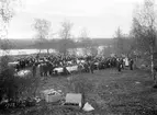 Denna vårdag 1902 torde Linköping närmast varit tömd på staden honoratiores, åtminstone den mer levnadsglada delen varur många kunde räkna medlemskap i det parodiska samfundet SHT. Och med pilsner och punsch på vita dukar var stämningen säkerligen god. Platsen har lokaliserats till trakten av Rimforsa på gården Linnäs ägor med utblick över sjön Järnlunden.