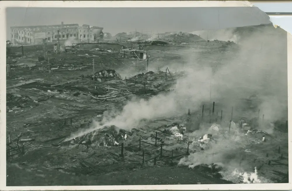 Barentsburg i brann etter bombing