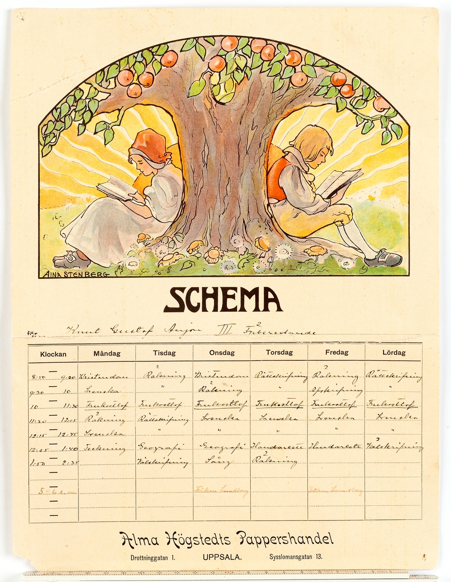 Skolschema av vitt papper med flerfärgstryck. Illustration med läsande barn utförd av Aina Stenberg. Skrivet med bläck: Knut Gustaf Anjou III förberedande. Svart tryck: Alma Högstedts pappershandel, Drottninggatan 1, Sysslomansgatan 13, Uppsala.