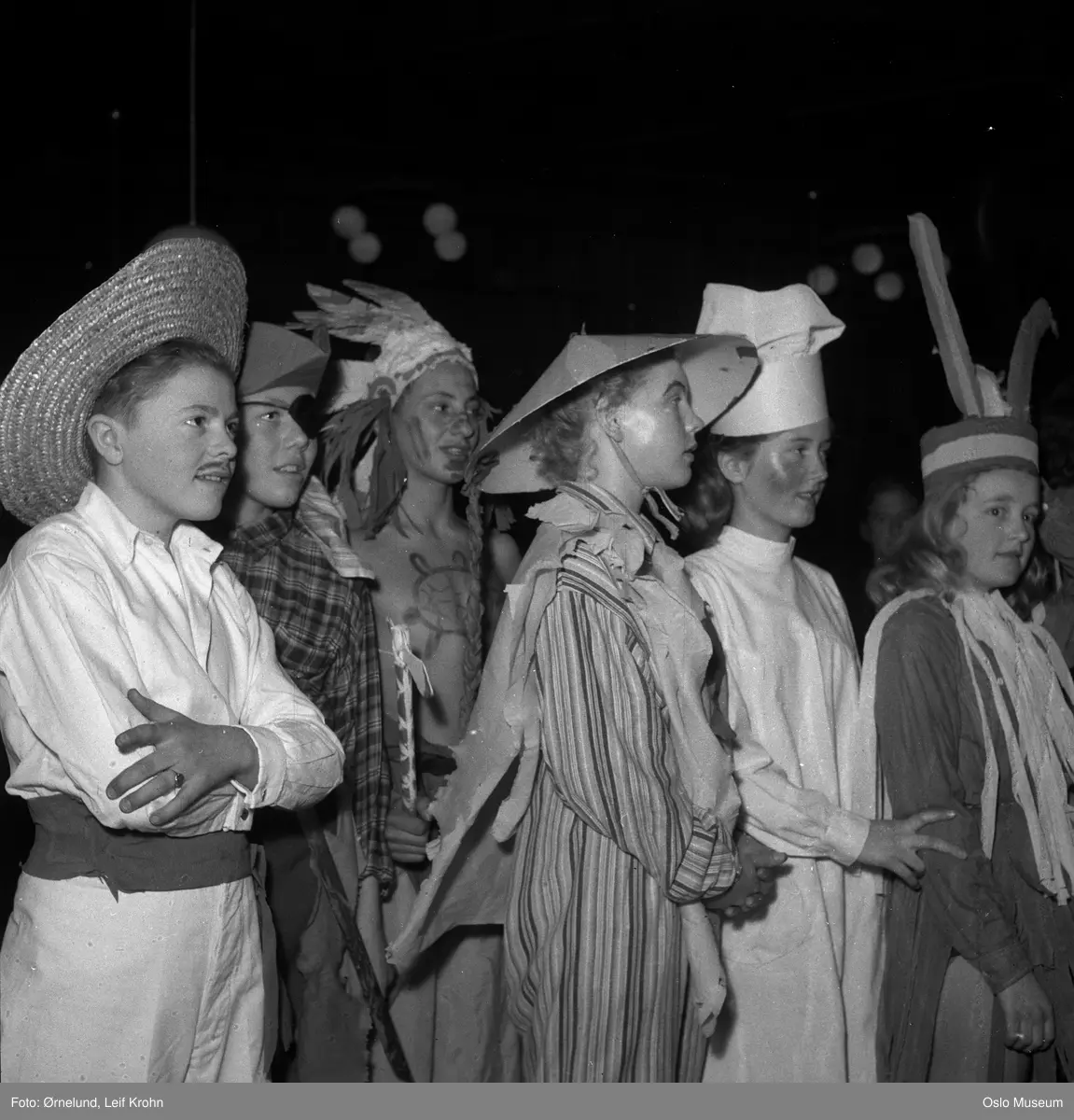 Gamle Logen, interiør, Framfylkingens barnefest, barn, kostymer, karneval