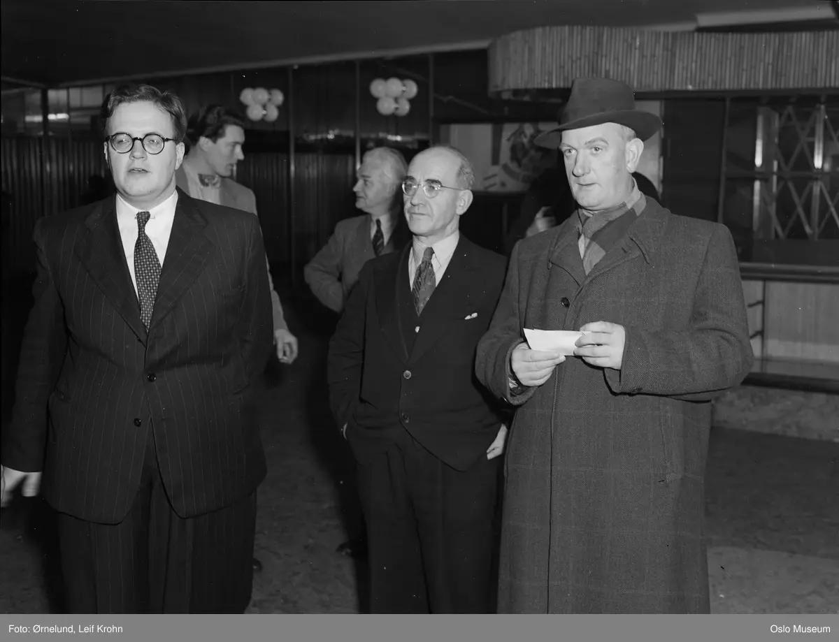 Klingenberg kino, premiere på Roosevelt-filmen, menn