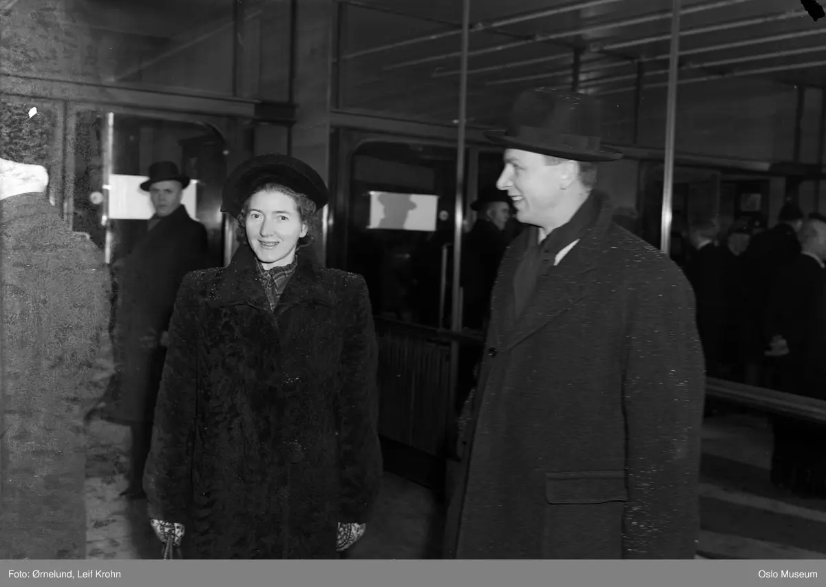 Klingenberg kino, premiere på Roosevelt-filmen, mann, kvinne