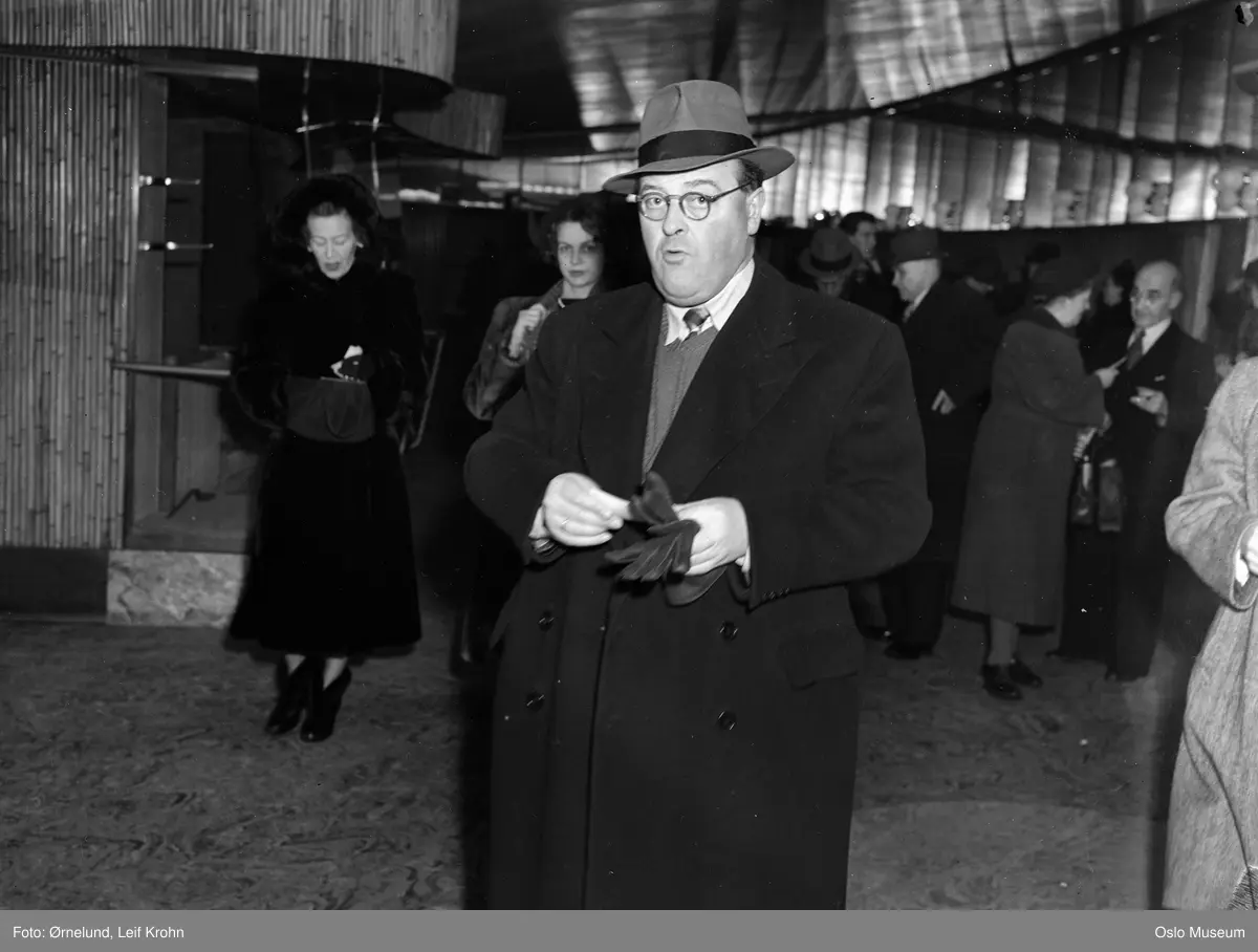 Klingenberg kino, premiere på Roosevelt-filmen, mann
