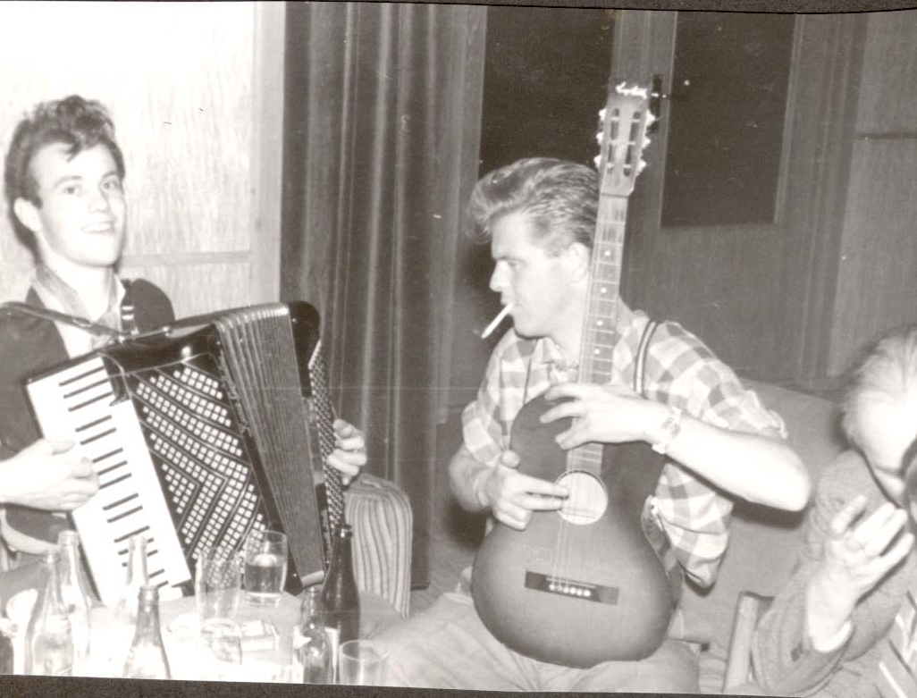 Lørdagskveld i funksjonærmessa. Sommer. Foto fra Catherine Bjellands album. Original returnert til giver.