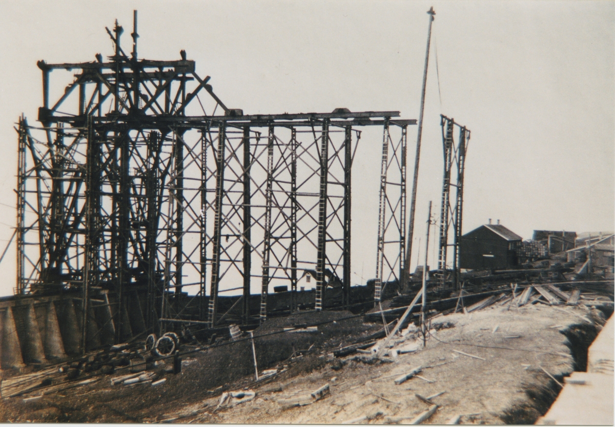 Bygging av nytt lasteanlegg startet i 1925.