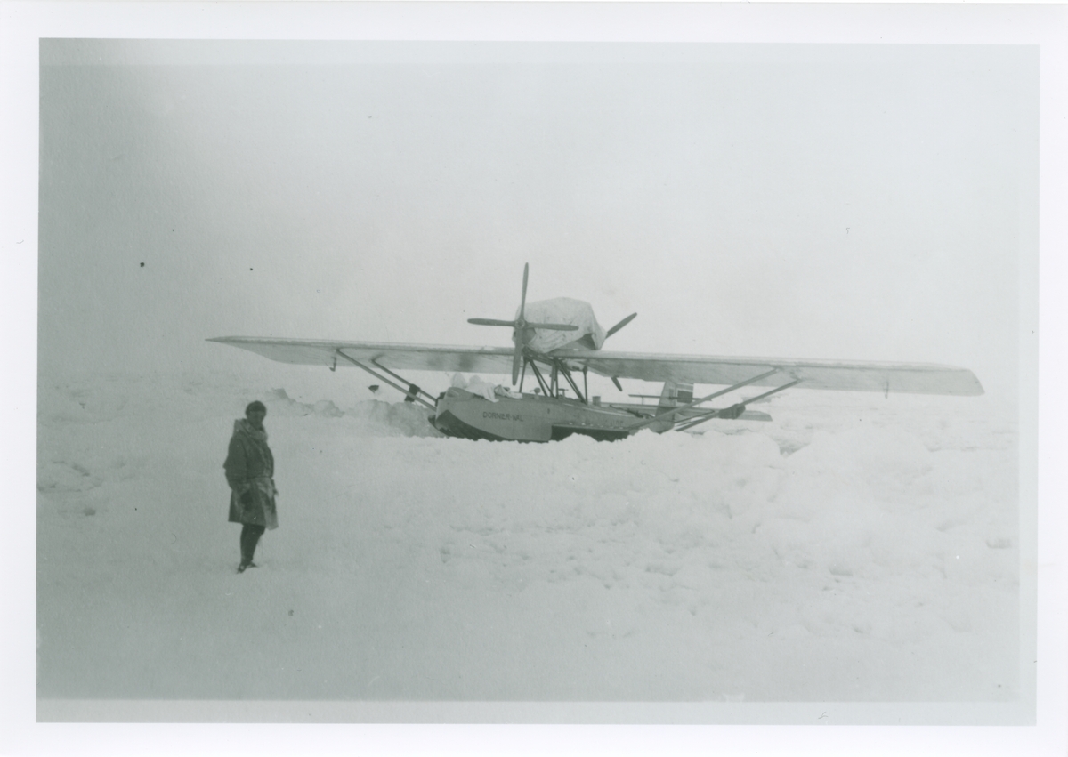 Amundsenekspedisjonen 1925. Navigasjon.  Bilder fra album som tilhørte Johan Mattson. Fotograf er Amundsens medbragte fotograf, navn ukjent.