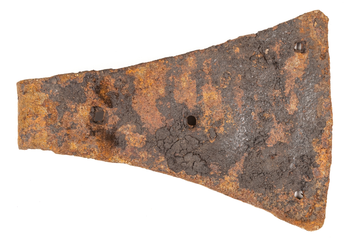 Gångjärn, 2 st, hemsmidda, trekantigt skivformiga.
Längd 22 cm resp. 27 cm, bredd 16 cm resp. 20cm.