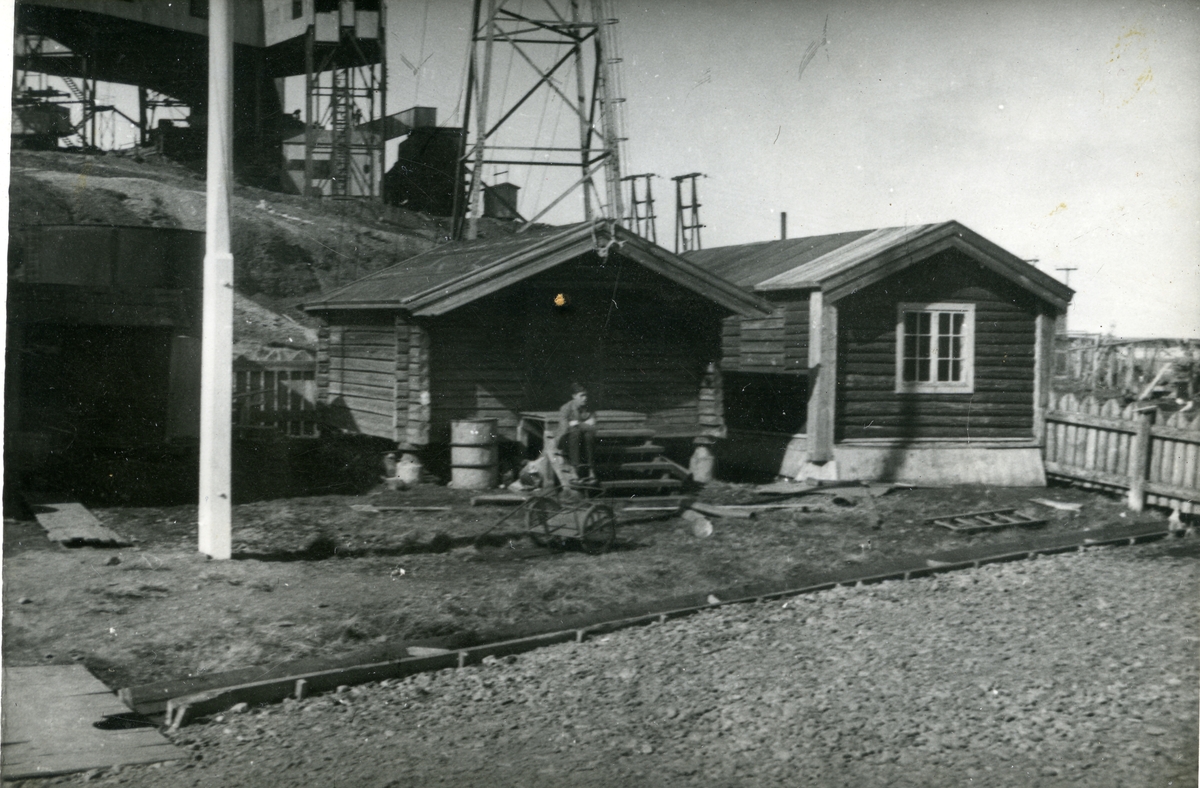 Hus i Sysselmannsgården sommeren 1963.