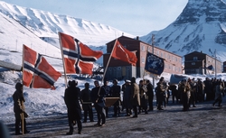 Nybyen 17. mai. Bilde fra Bjørnar Nilsen, sønn av stiger Joh