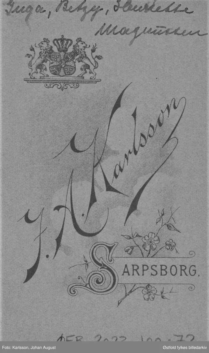 Gruppeportrett av Inga, Betzy, Henriette Magnussen i Sarpsborg.
