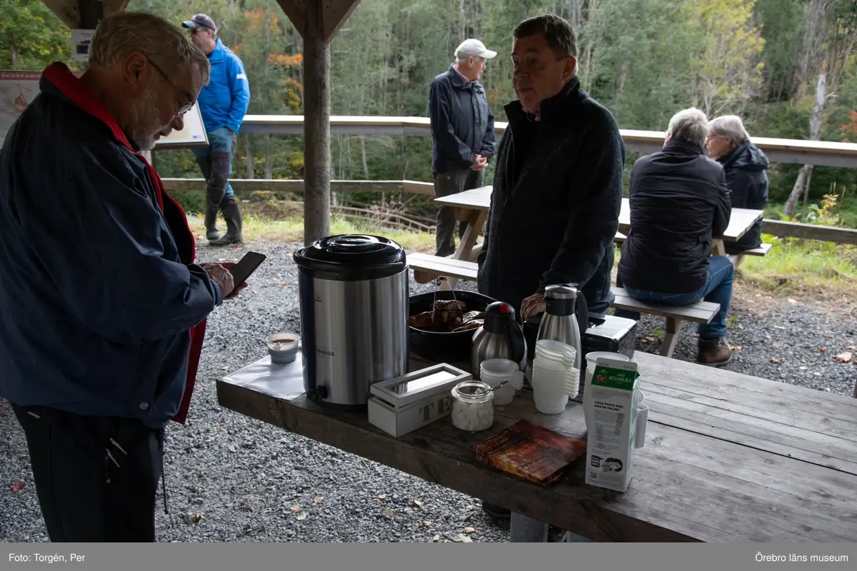 BERGSLAGENS HISTORIEDAGAR  22–25 SEPTEMBER Bo Eckhardt och Roger Carlson guidar vid den nyrustade hyttruinen vid Skrekarhyttan. Vi går tillbaka till 1600-talet och fram till att hyttan stängdes 1918. Kaffe och kaffebröd. 
Arr. Vikers hembygdsförening