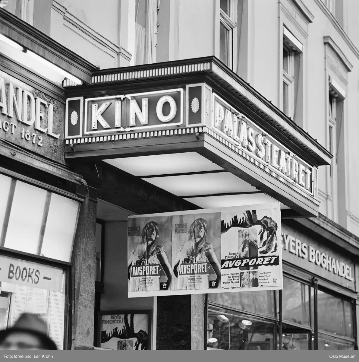 Palassteatret kino, fasade, baldakin, filmplakater