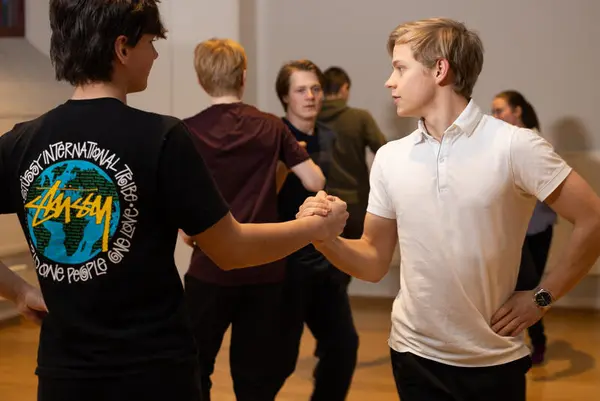 Gutter danser folkedans