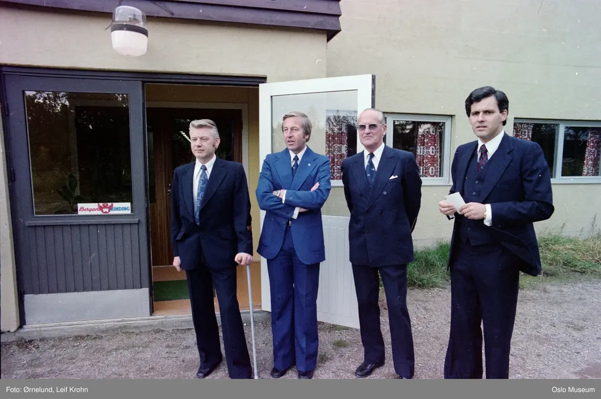 Sykkelfabrikant, oppfinner og senere bilforhandler Ole Bergan i Tønsberg fikk i 1909 patent på en ryggsekk med en nyskapende konstruksjon som ga bedre vektforfeling og passform enn tidligere ryggsekker. Bergans Meis ble et nasjonalt ikon, og Bergans et varemerke på fritidsutstyr og klær som fortsatt er et av Norges mest kjente. Produksjonen i Norge ble nedlagt i 1990, men etter det har omsetningen økt voldsomt i et ekspanderende fritidsmarked.