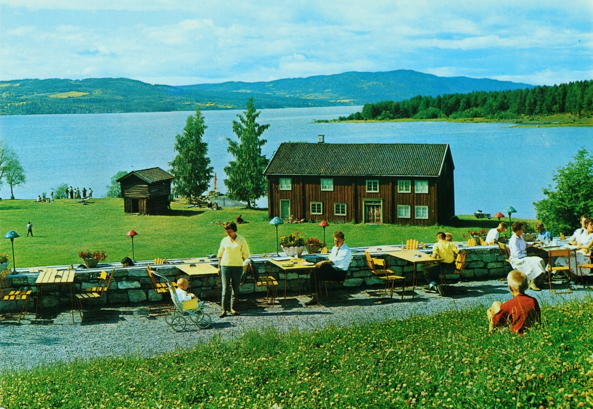 Postkort, Hamar, Hedmarksmuseet og Domkirkeodden, uteservering ved Odden Restaurant som åpnet 1959, Rosenlundvika, Løtenbygningen,