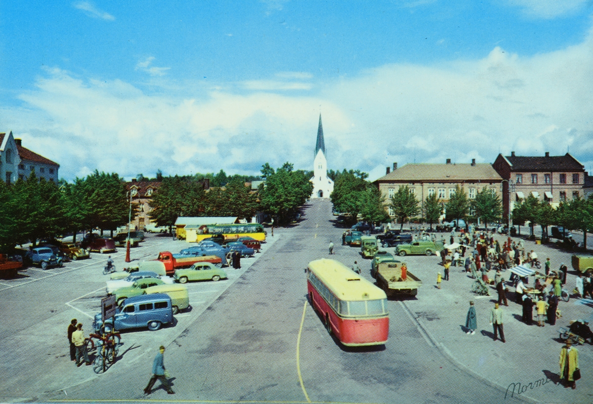 Postkort, Hamar, Stortorget, buss fra Hamar og Omland Bilruter, parkerte biler, torghandel, Kafe Royal,