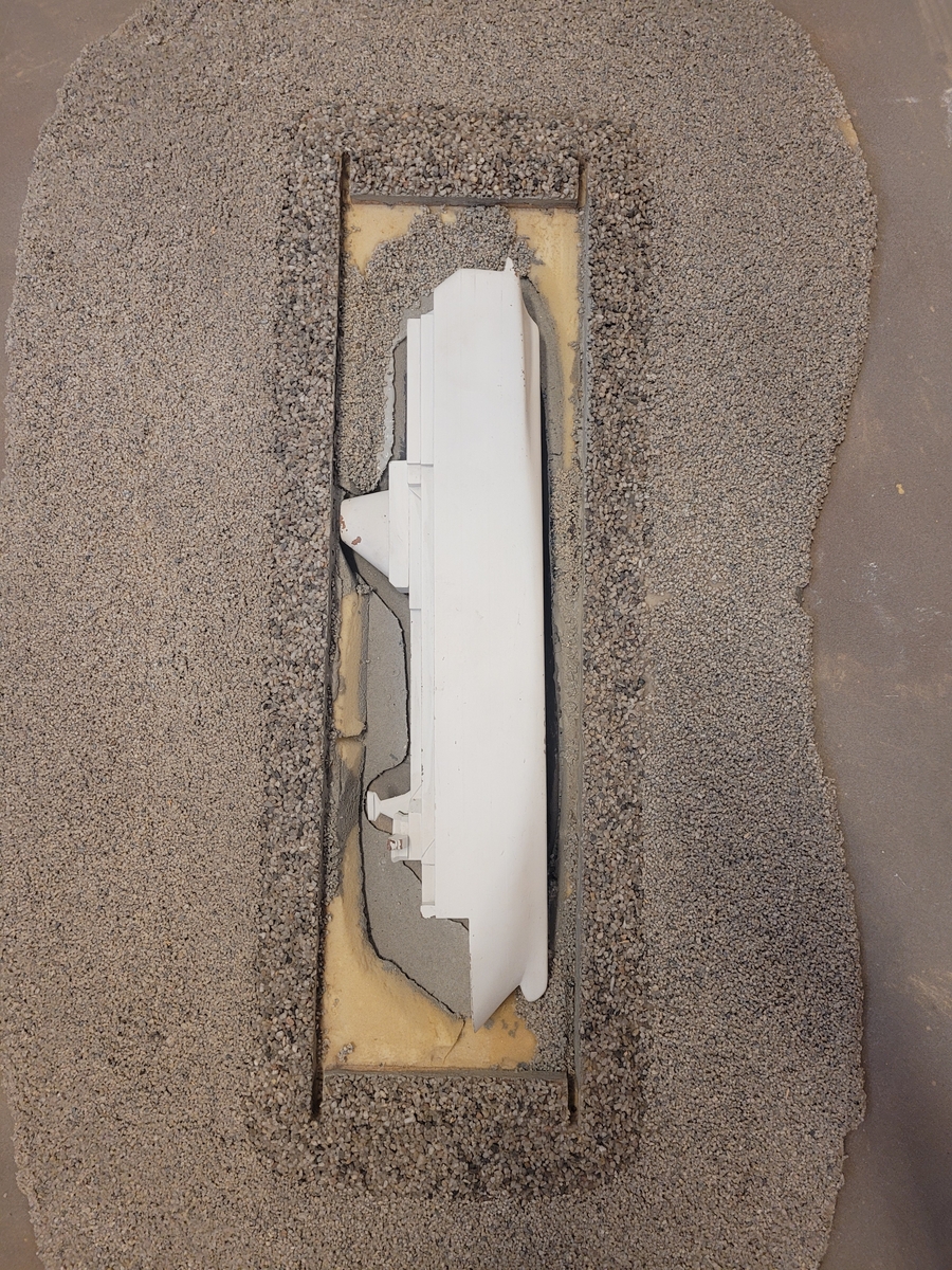 "Skeppsvalvet". Modell till alternativ för den planerade övertäckningen av vraket M/S Estonia. Modellen är utförd i september 1995. Modellen utan monter visande endast själva övertäckningen. Valvet är delbart och löst i två sektioner med fartygsmodell av M/S Estonia som vrak under.