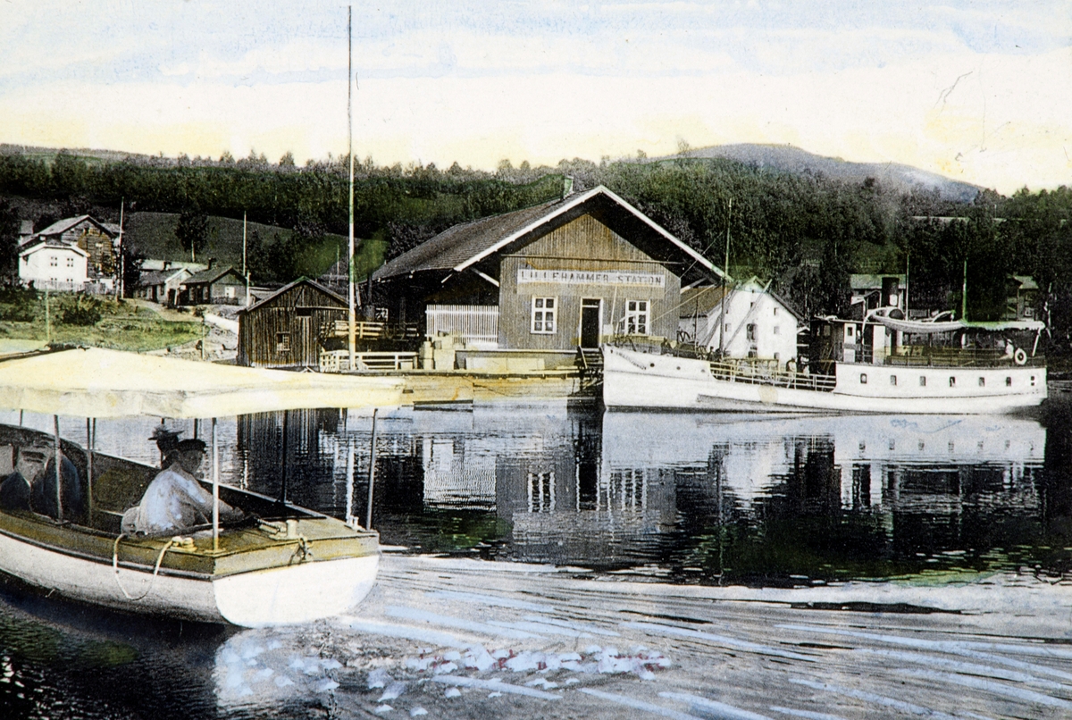 Postkort, Lillehammer brygge, Dampskipsbrygge, mjøsbåt, D/S Lillehammer ligger til kai, sundbåten M/F Fram til venstre,
