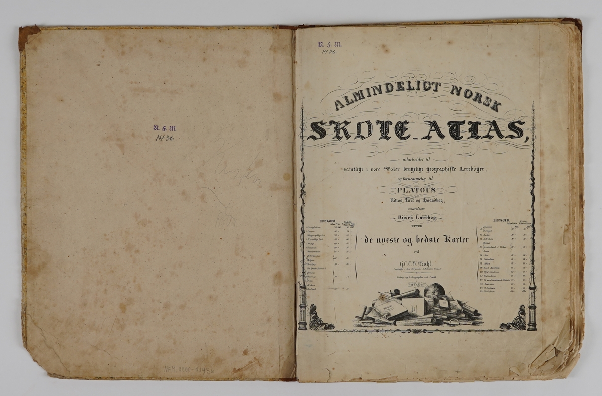 Atlas til skulebruk. Perm i papp, ryggen er forsterka med skinn. Etiketten på framsida er slite av.