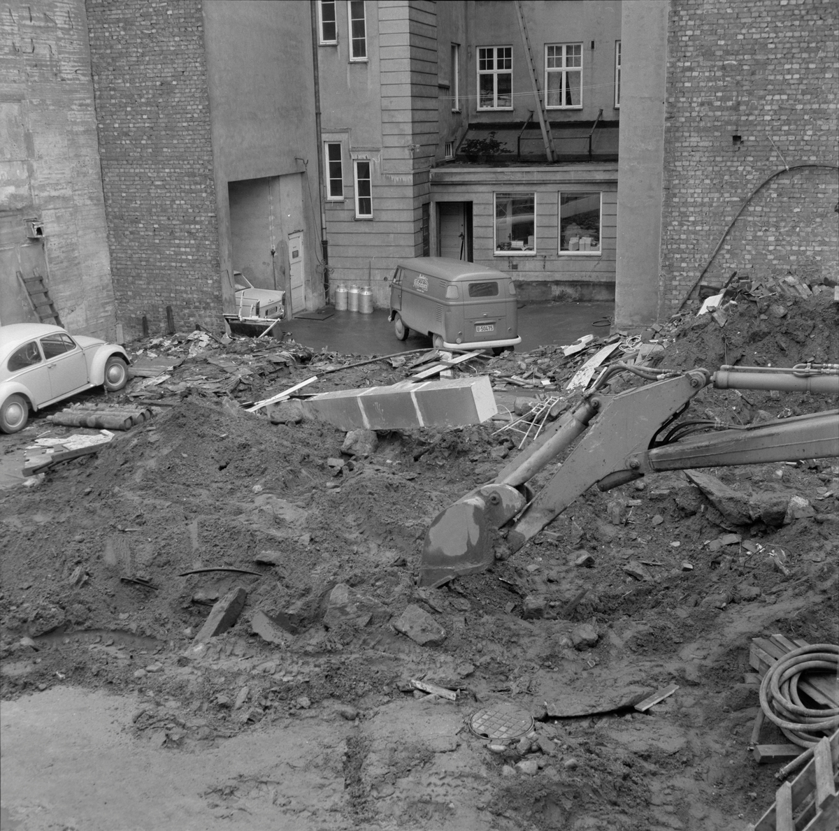 Graving av byggetomt hos fotgraf Schrøder