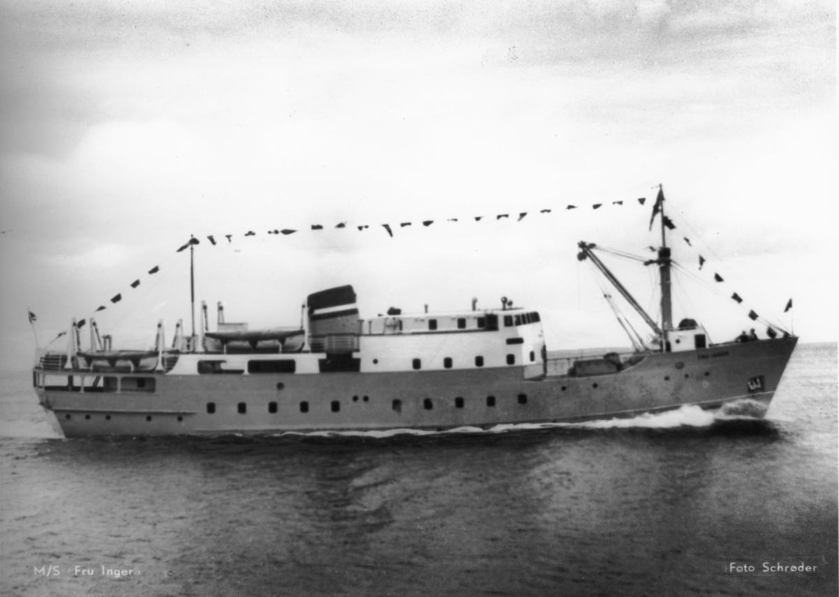 M/S Fru Inger avbildet i fart, nybygg innsatt i rutetrafikk den 19. juni 1950