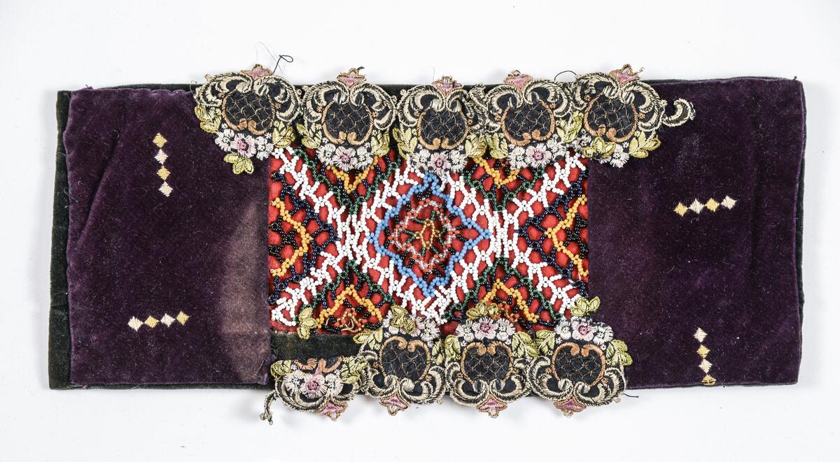 Bringeduk med perler fra Sigdal.