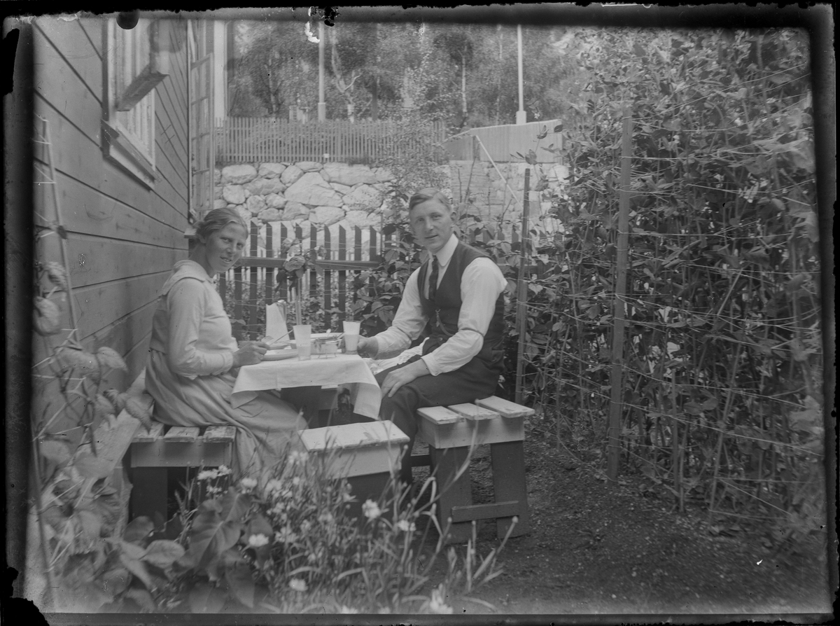 Erling Welander var ivrig hobbyfotograf og initiativtaker til Norges eldste kamera klubb, "Amatørfotografernes klubb" (senere "Rjukan kamera klubb") på Rjukan, stiftet 16. mars 1921. Welander var utdannet elektriker og ble i 1909 ansatt ved Rjukan Salpeterfabrikker som inspektør. Der jobbet han frem til han ble pensjonist.