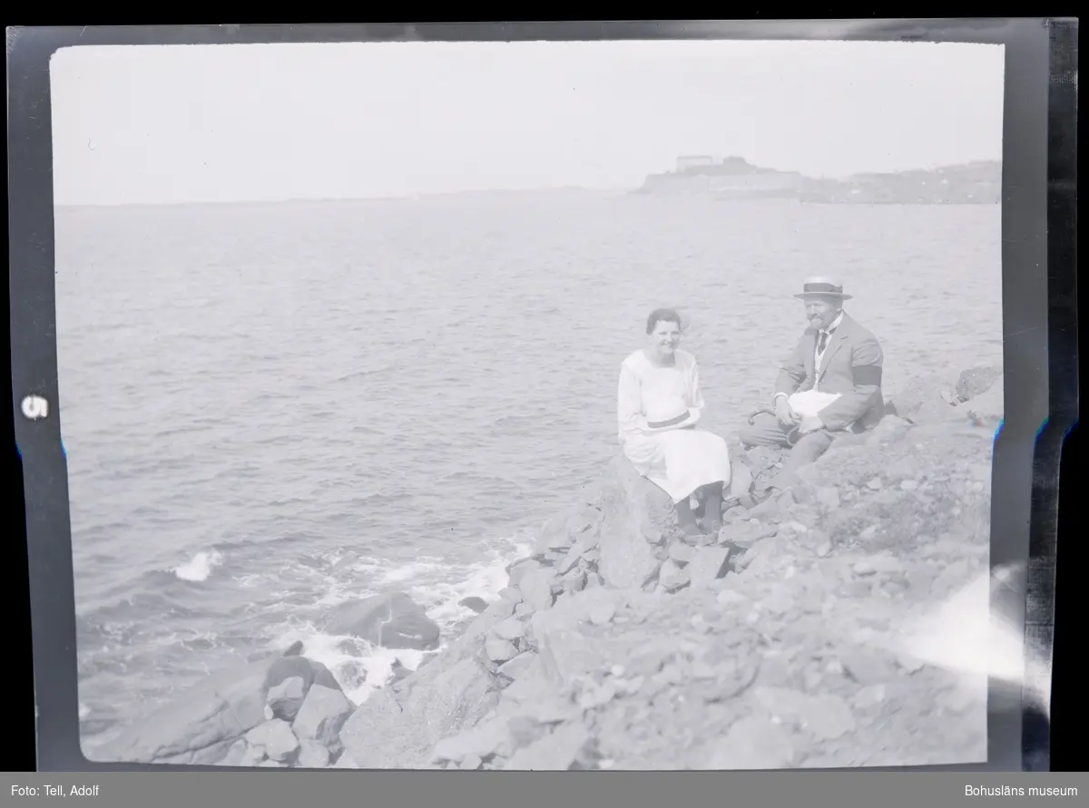 Adolf Tell med fru, Varbergs fästning i bakgrunden.