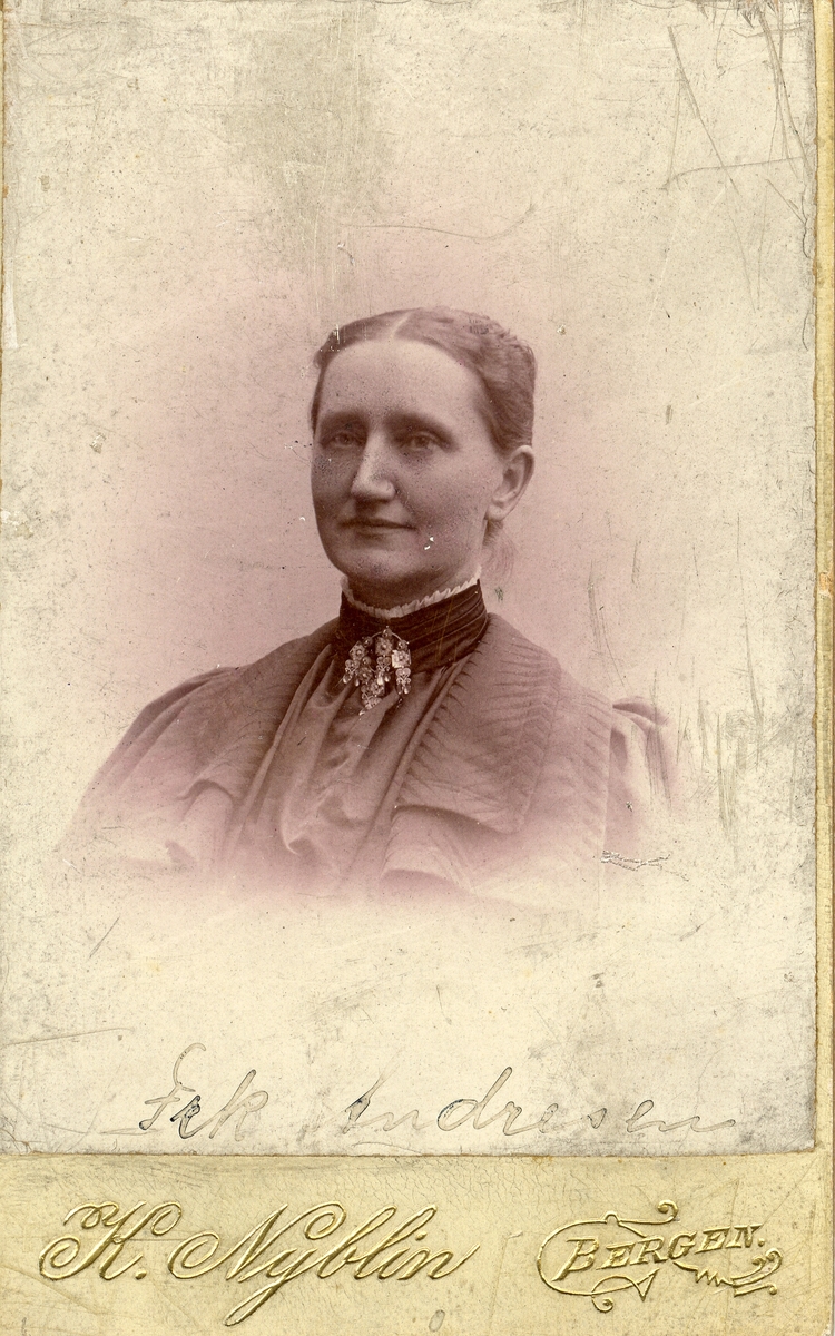 Kvinneportrett.