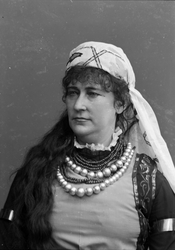 Laura Gundersen som Hjørdis i "Hærmendene på Helgeland".