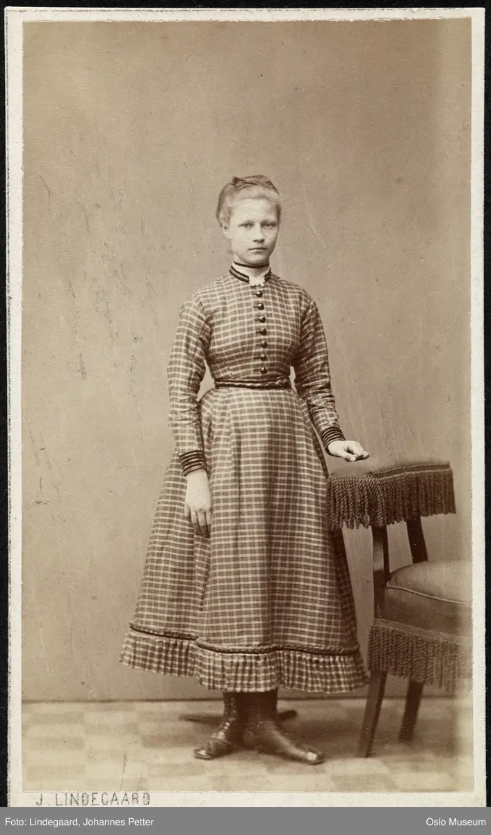 portrett, jente, stående helfigur