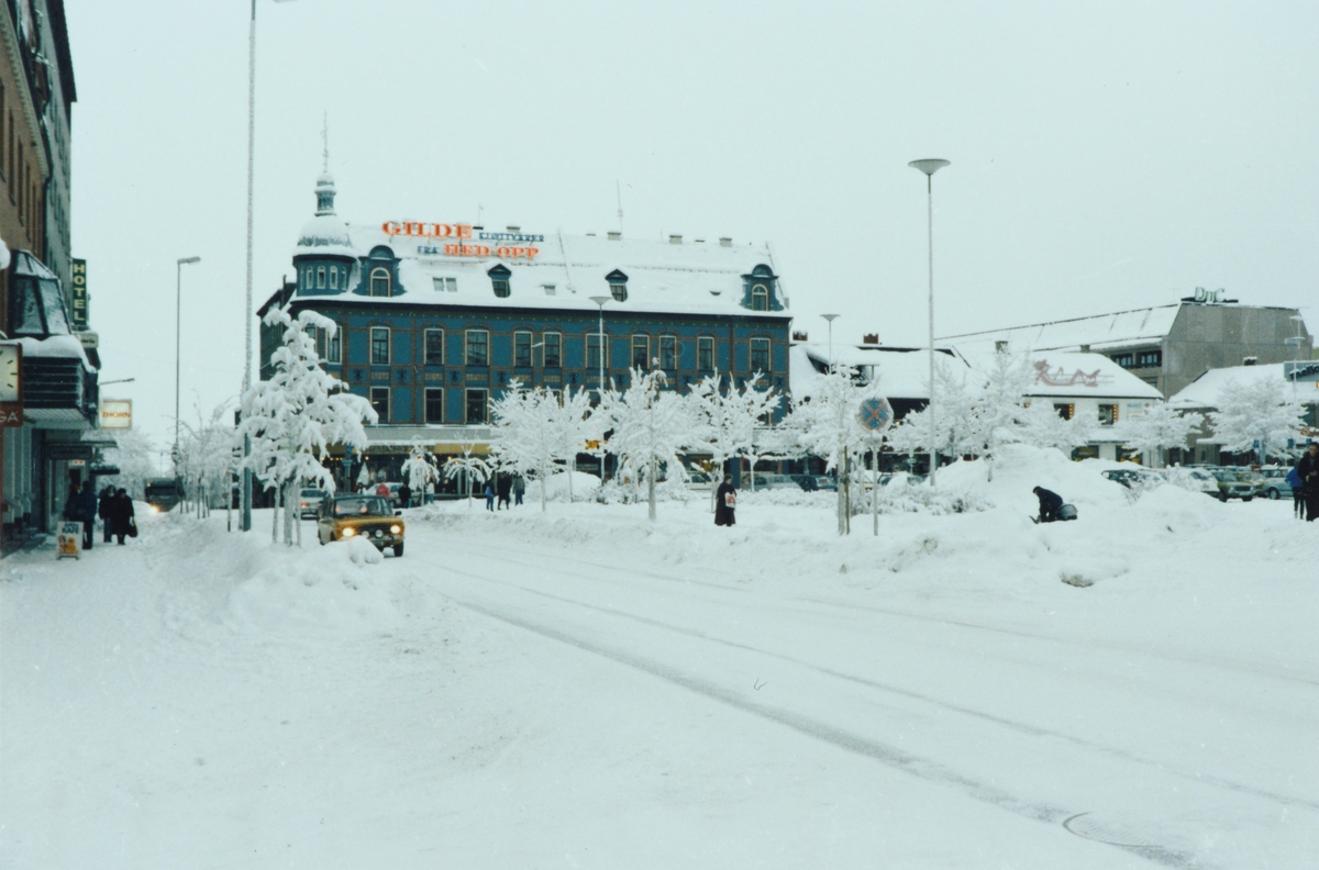 Hamar, Østre torg, vinter, bygårder, forretninger, Vangsvegen Granerudgården,