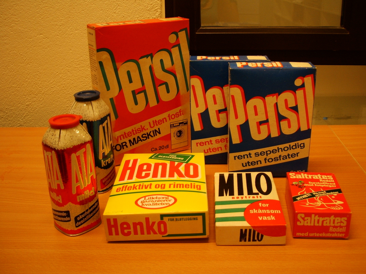 Persilprodukter og annet vaskemiddel. 
se også MBI.01139, MBI.01183. 

Består av:
6 pakker vaskemiddel
2 flasker vaskemiddel
1 pakke fotbad