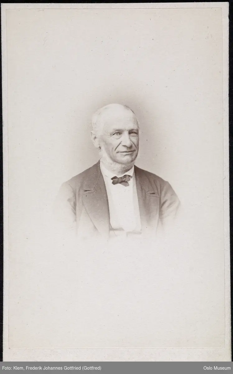 portrett, mann, vignettert brystbilde