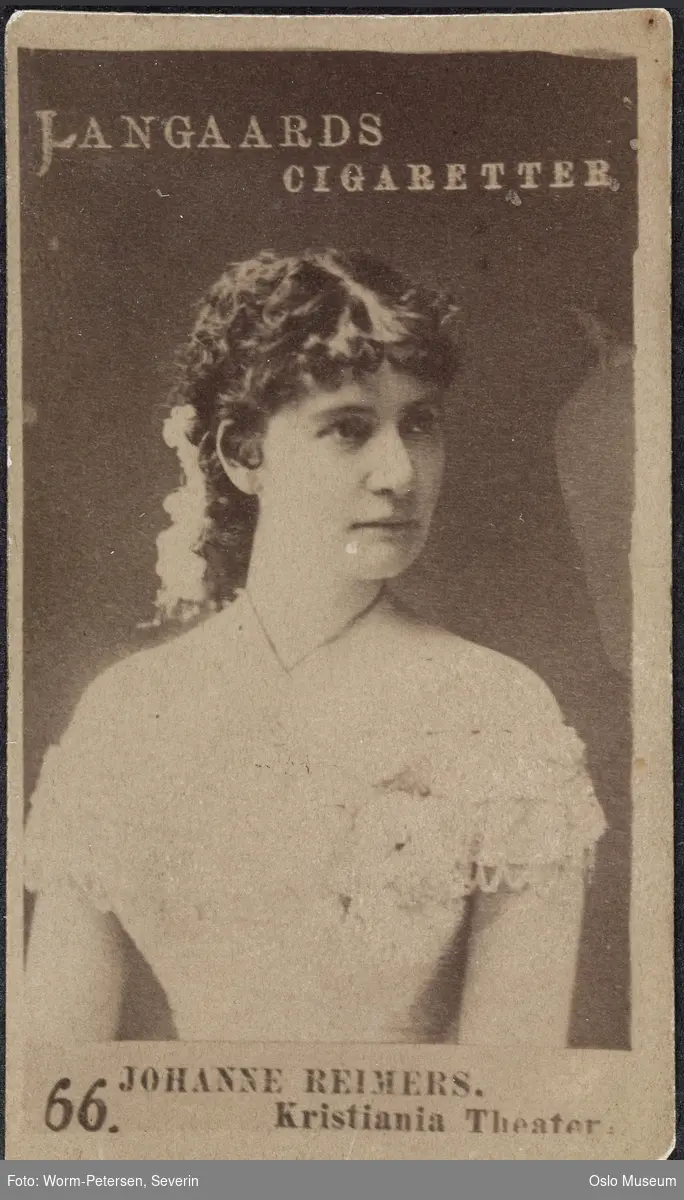 portrett, kvinne, skuespillerinne, rollebilde, Susanne i "Den kjedelige verden" på Christiania Theater, brystbilde, kostyme